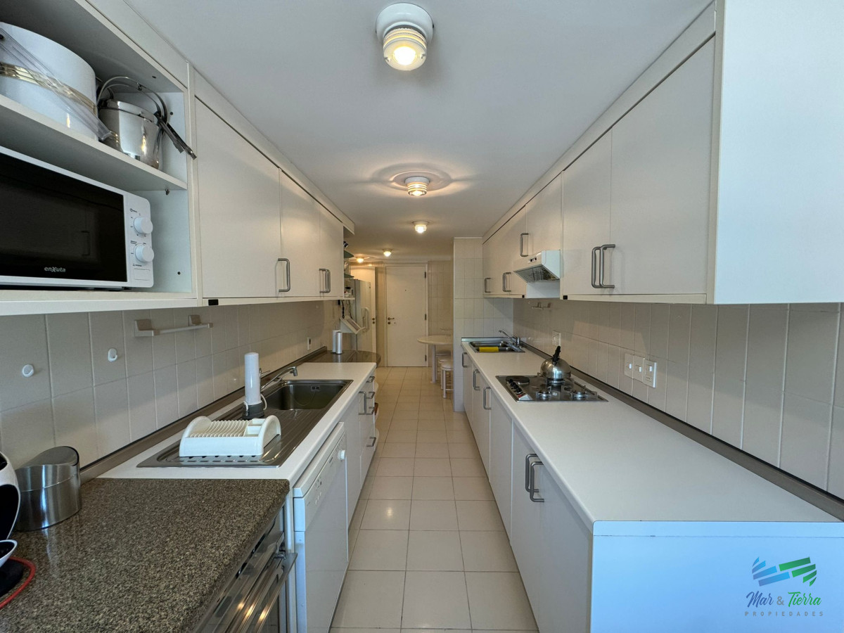 Apartamento ID.5788 - Apartamento en Venta de 3 Dormitorios en Punta del este , Puerto , Península , Edificio Portofino