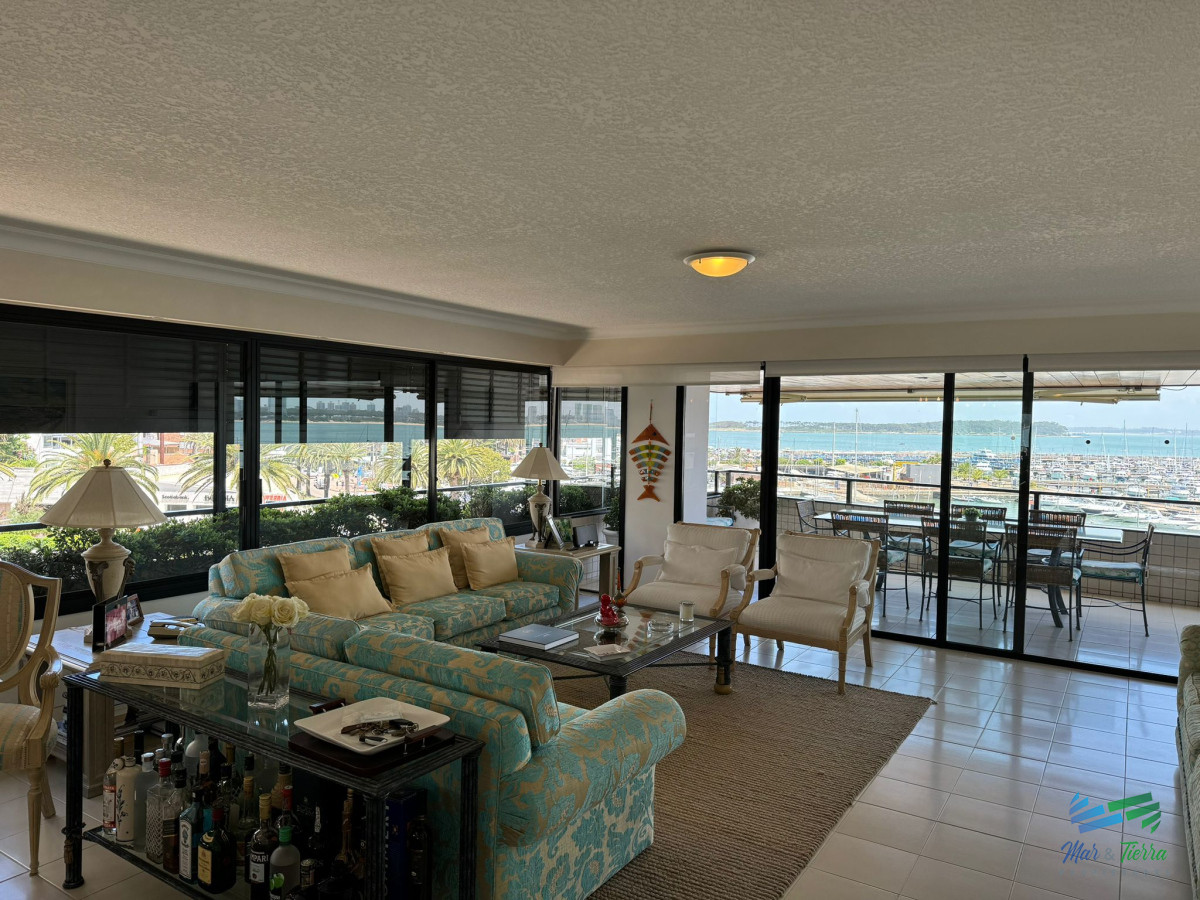 Apartamento ID.5788 - Apartamento en Venta de 3 Dormitorios en Punta del este , Puerto , Península , Edificio Portofino