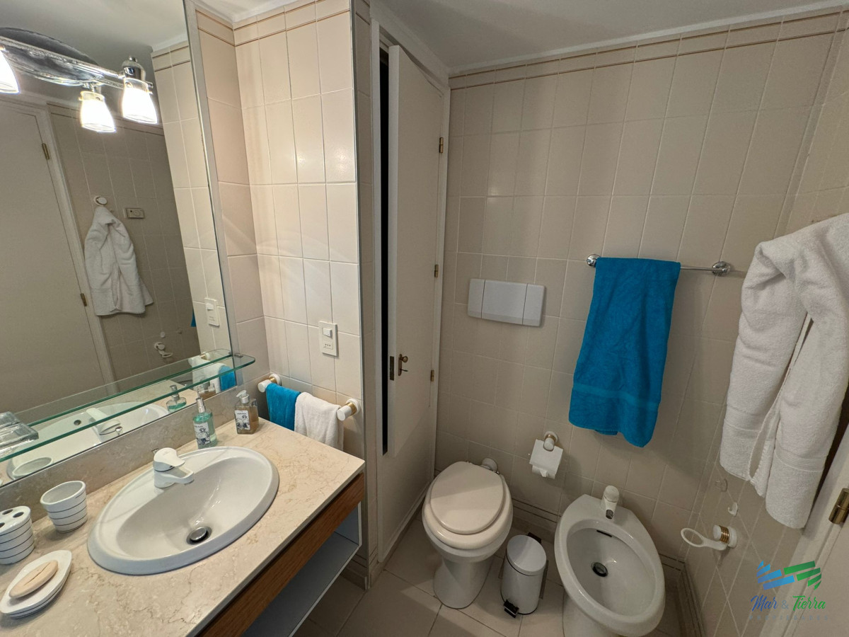 Apartamento ID.5788 - Apartamento en Venta de 3 Dormitorios en Punta del este , Puerto , Península , Edificio Portofino