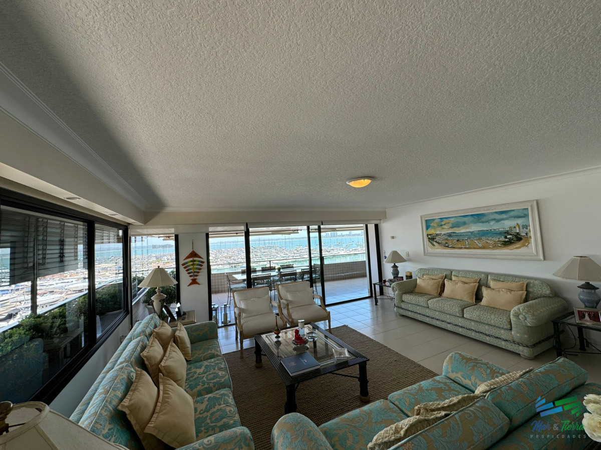 Apartamento ID.5788 - Apartamento en Venta de 3 Dormitorios en Punta del este , Puerto , Península , Edificio Portofino