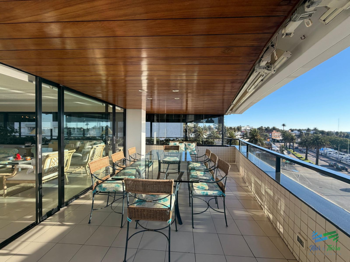 Apartamento ID.5788 - Apartamento en Venta de 3 Dormitorios en Punta del este , Puerto , Península , Edificio Portofino