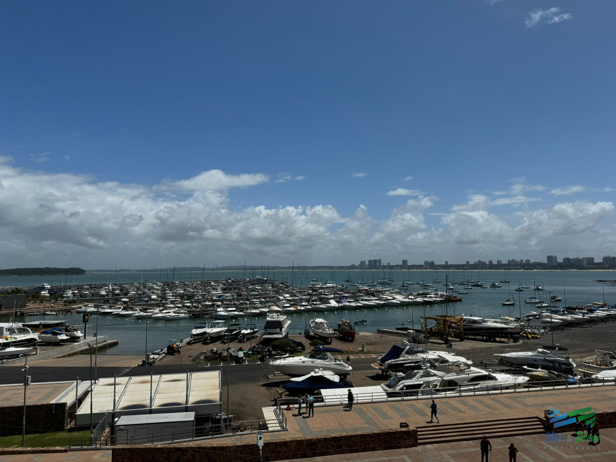 Apartamento ID.5788 - Apartamento en Venta de 3 Dormitorios en Punta del este , Puerto , Península , Edificio Portofino