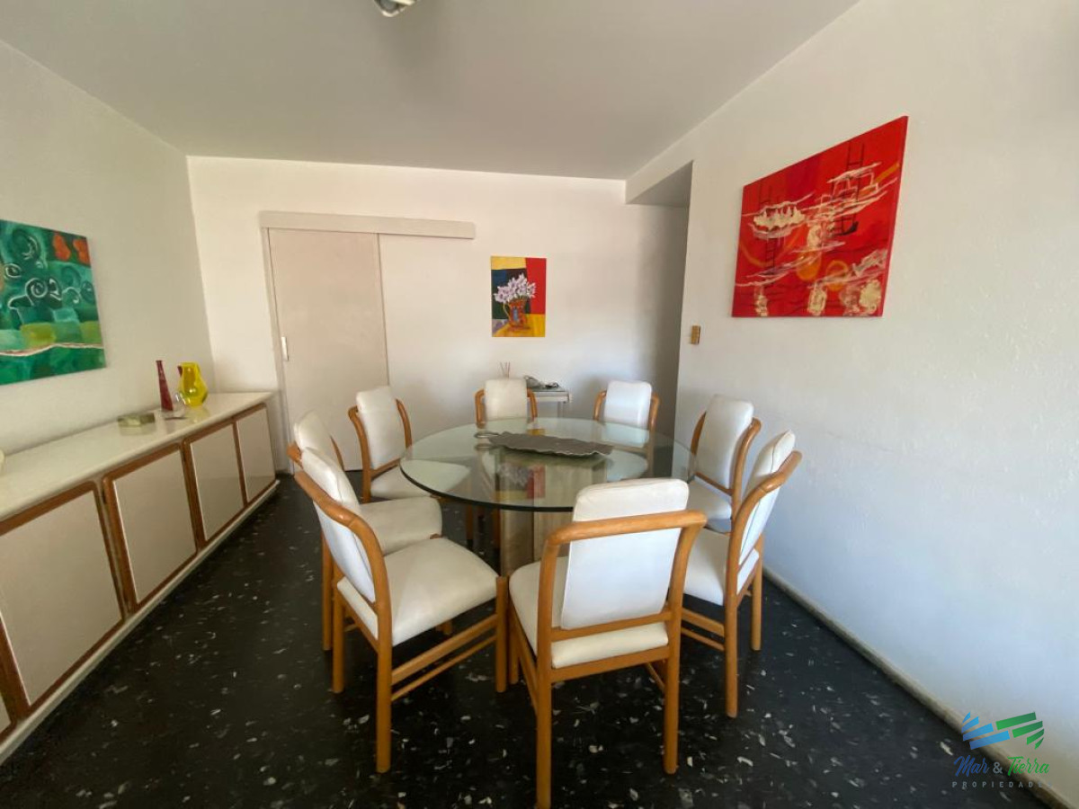 Apartamento ID.4878 - En venta apartamento 2 dormitorios sobre calle 20, Peninsula, Punta del Este