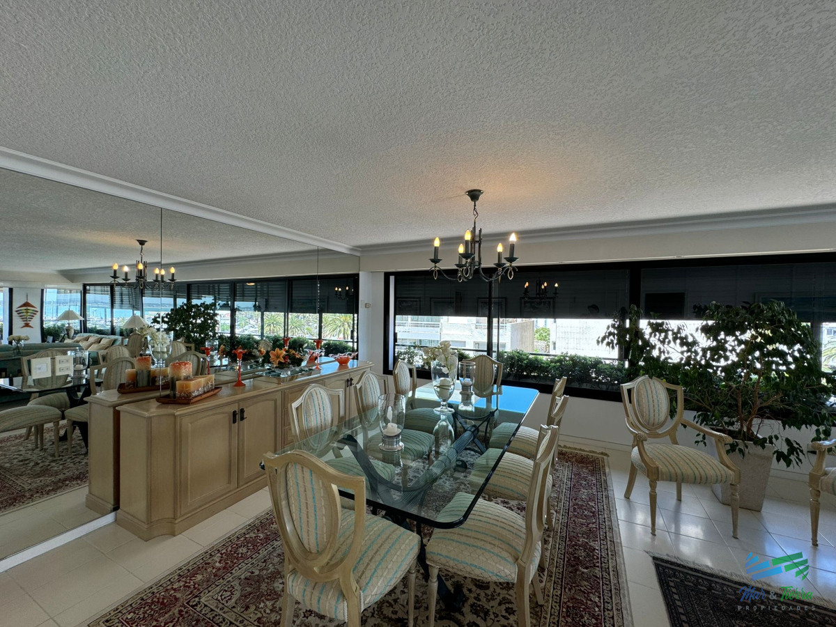 Apartamento ID.5788 - Apartamento en Venta de 3 Dormitorios en Punta del este , Puerto , Península , Edificio Portofino