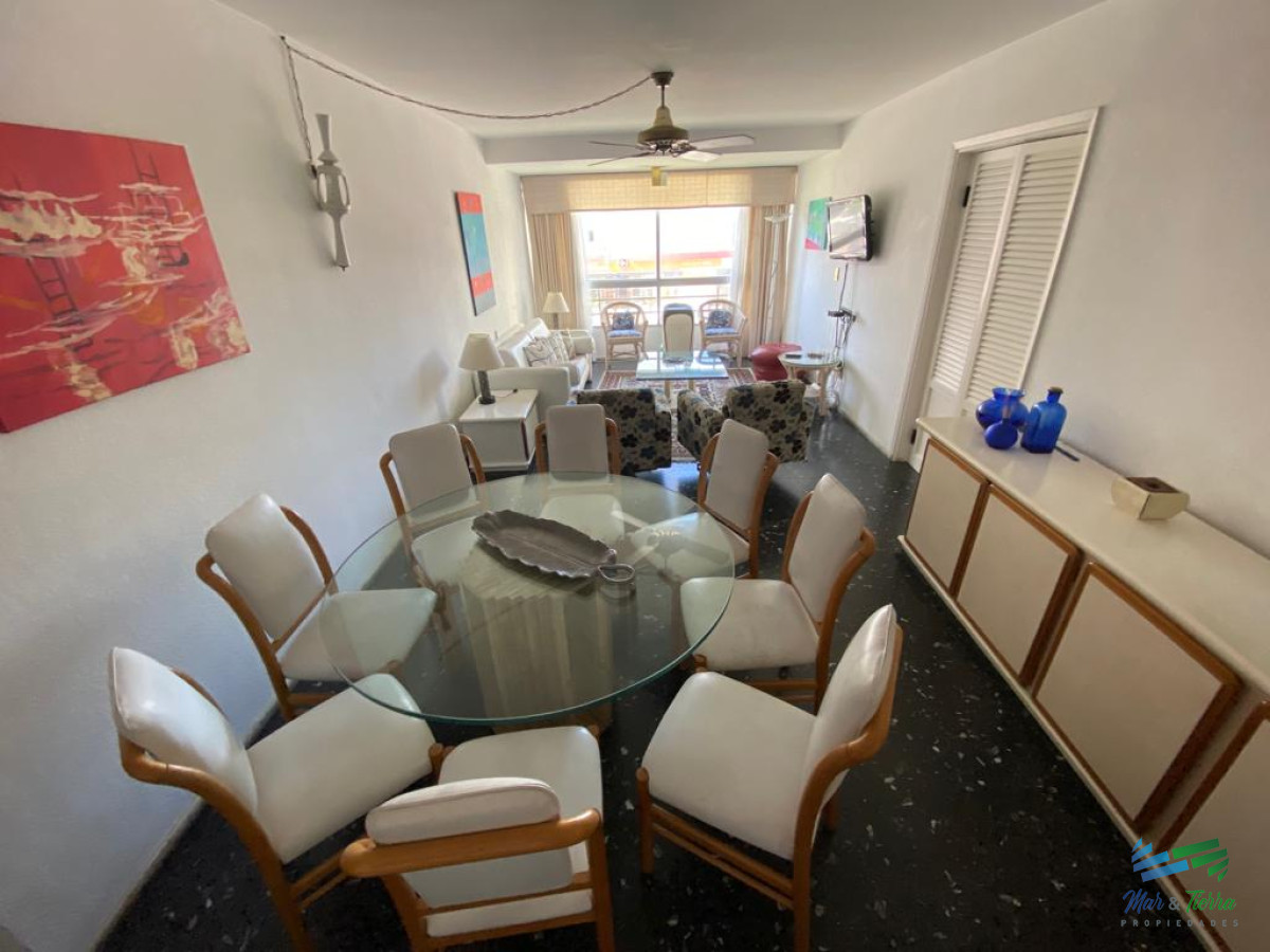 Apartamento ID.4878 - En venta apartamento 2 dormitorios sobre calle 20, Peninsula, Punta del Este