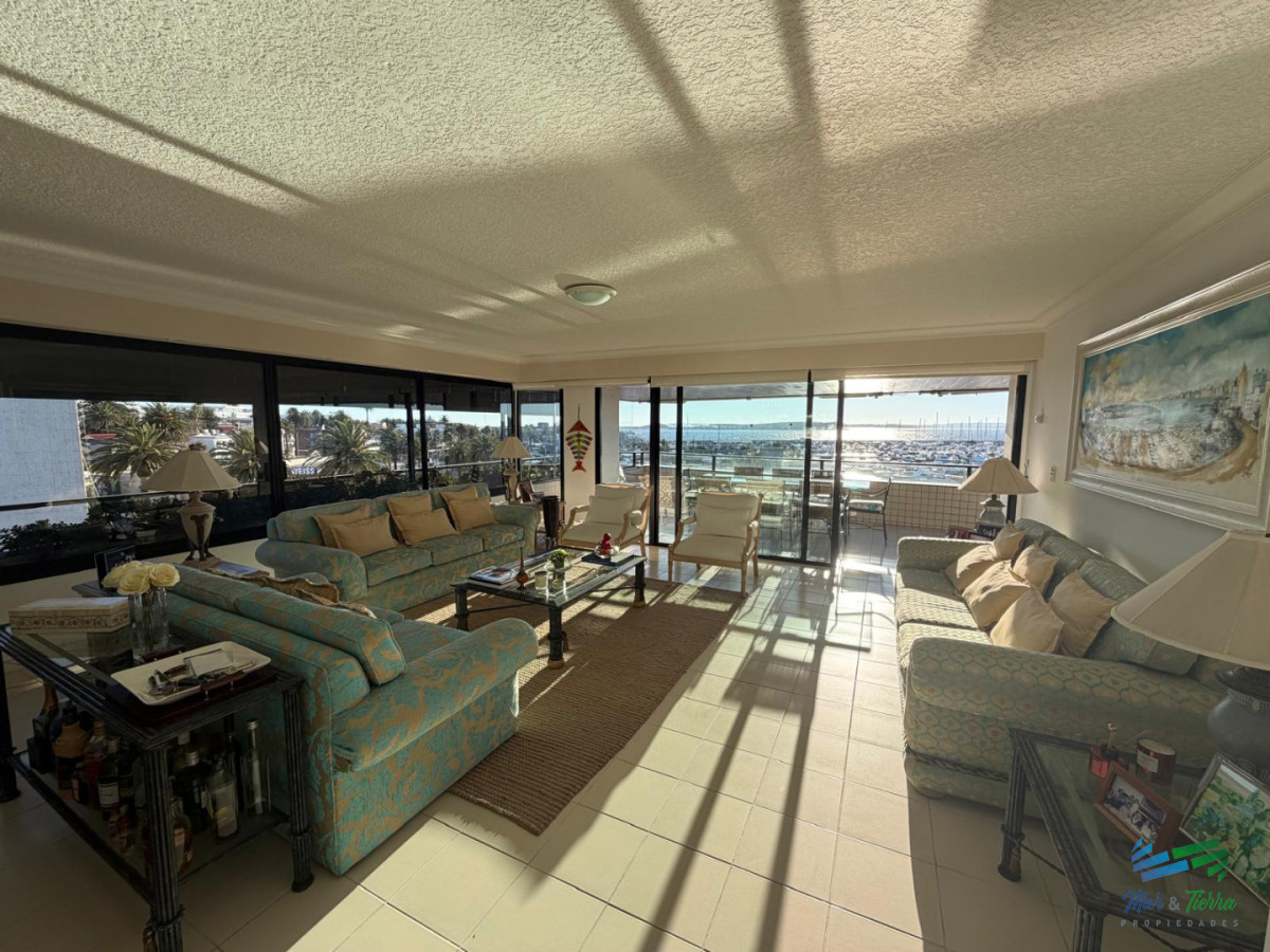Apartamento ID.5788 - Apartamento en Venta de 3 Dormitorios en Punta del este , Puerto , Península , Edificio Portofino