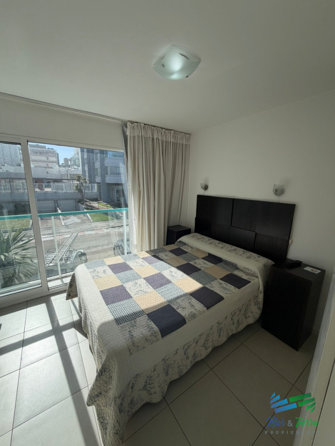 Apartamento ID.5896 - Apartamento de 1 dormitorio en Venta en Punta del este , Península , Bajos gastos a pasos del mar 