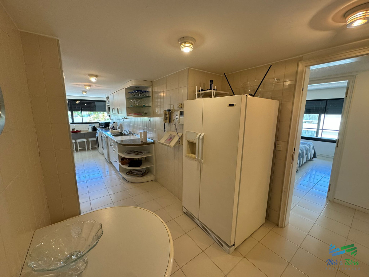 Apartamento ID.5788 - Apartamento en Venta de 3 Dormitorios en Punta del este , Puerto , Península , Edificio Portofino