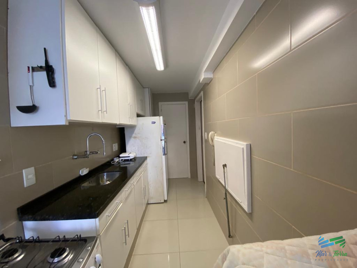 Apartamento ID.4878 - En venta apartamento 2 dormitorios sobre calle 20, Peninsula, Punta del Este