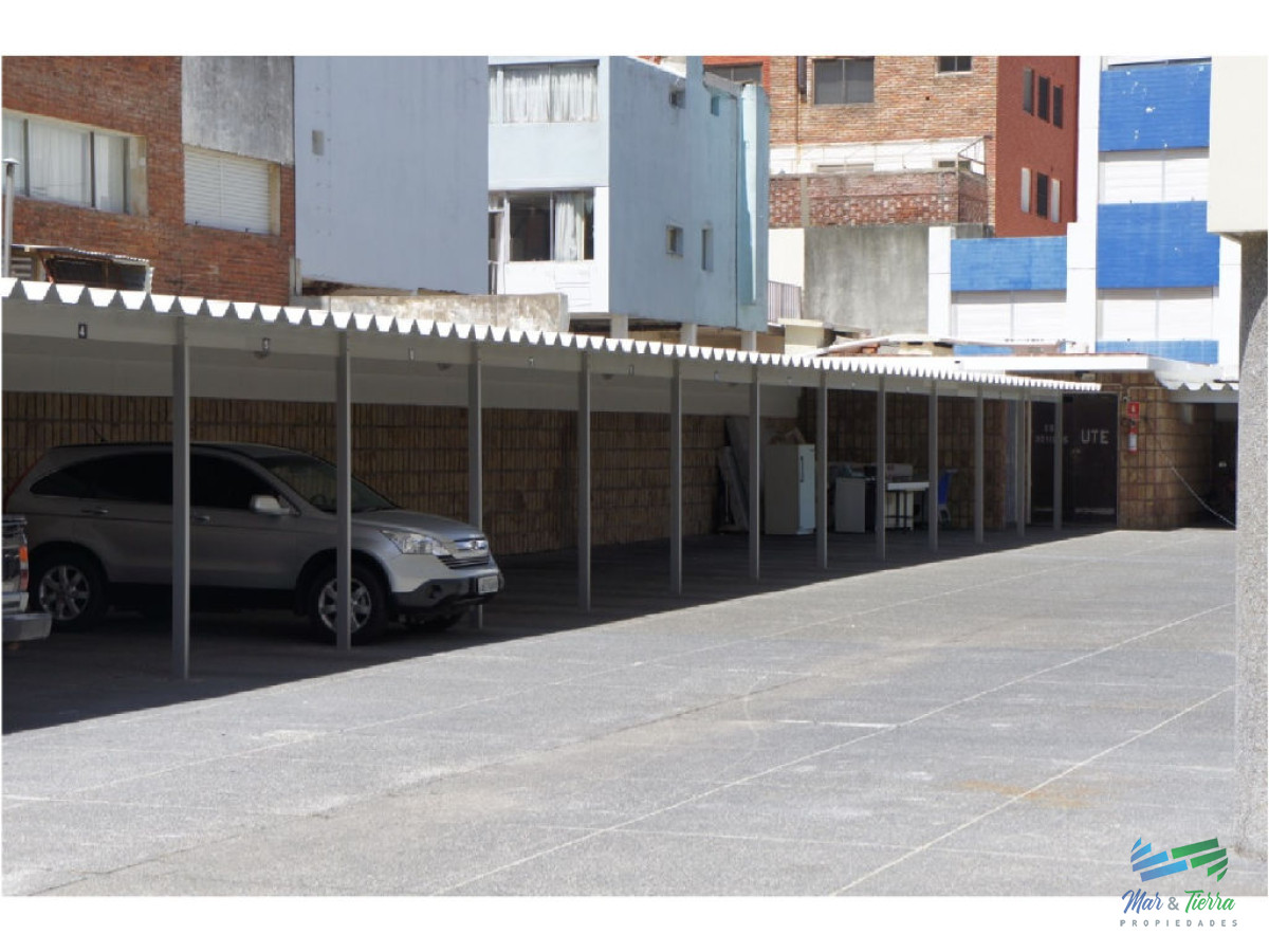Apartamento ID.4878 - En venta apartamento 2 dormitorios sobre calle 20, Peninsula, Punta del Este