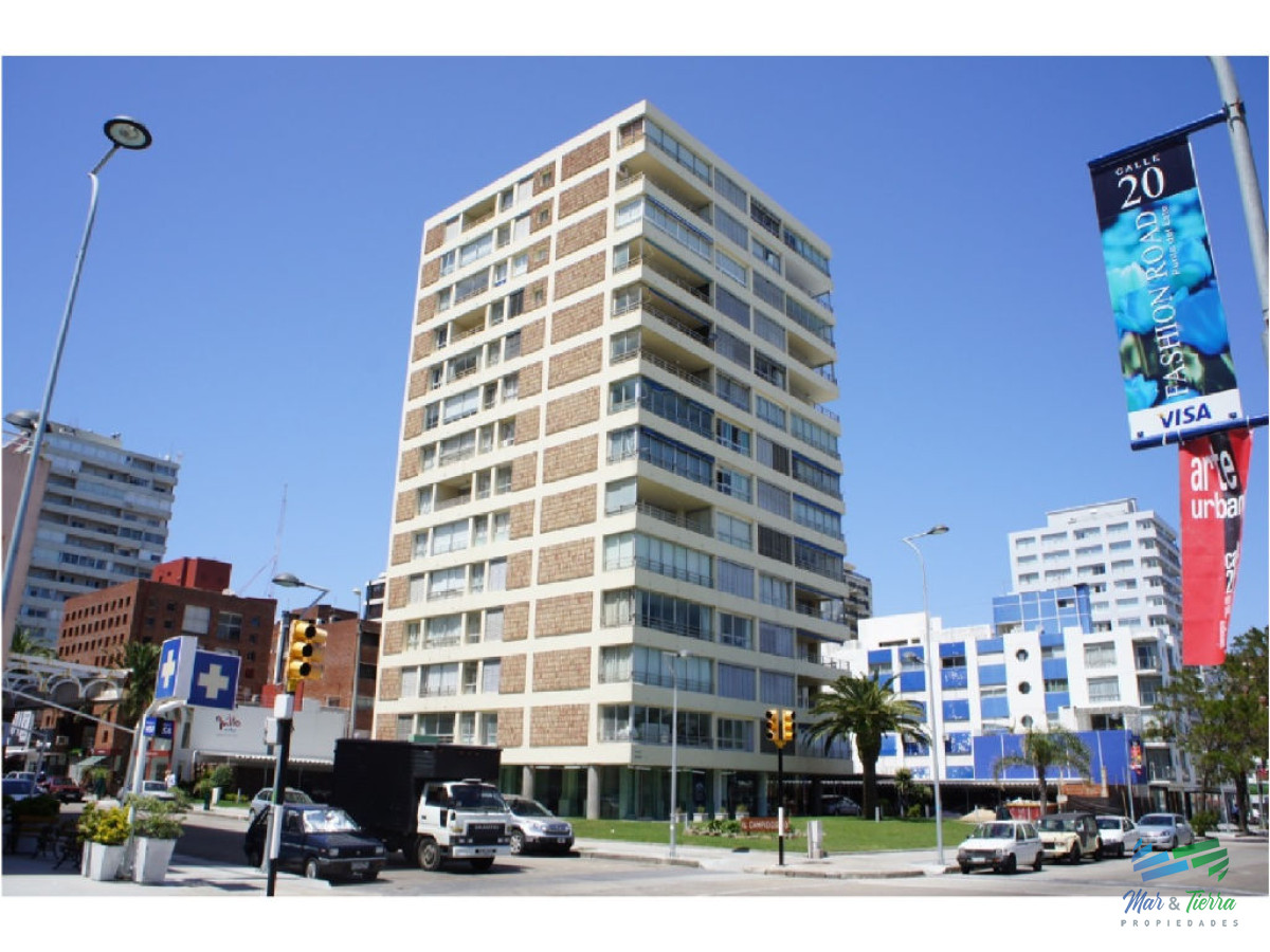 Apartamento ID.4878 - En venta apartamento 2 dormitorios sobre calle 20, Peninsula, Punta del Este