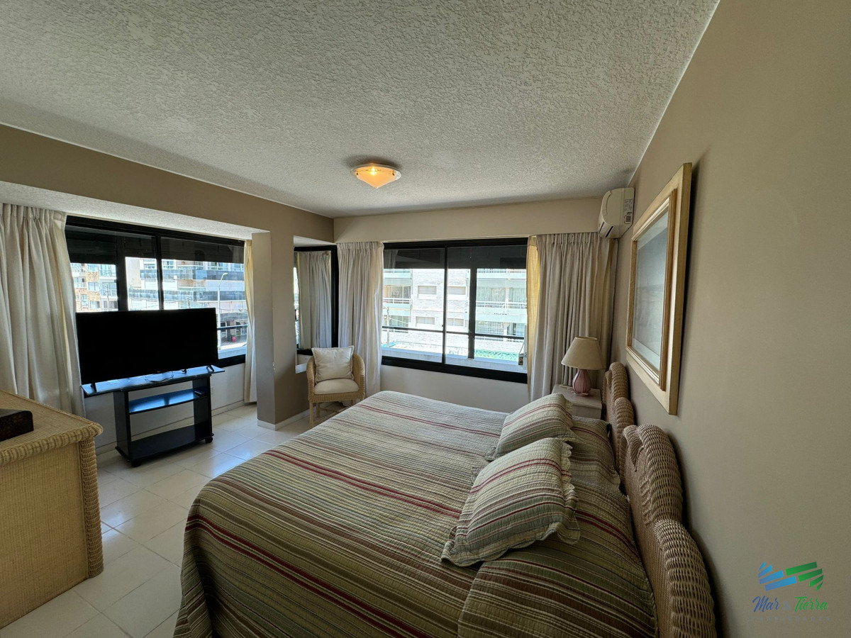 Apartamento ID.5788 - Apartamento en Venta de 3 Dormitorios en Punta del este , Puerto , Península , Edificio Portofino
