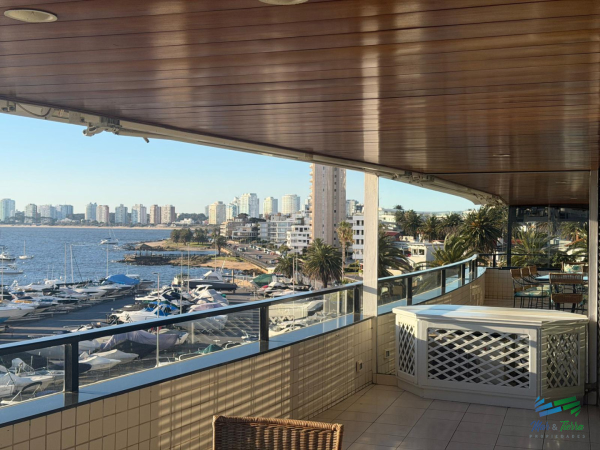 Apartamento ID.5788 - Apartamento en Venta de 3 Dormitorios en Punta del este , Puerto , Península , Edificio Portofino
