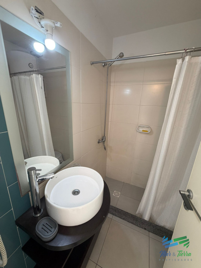 Apartamento ID.5896 - Apartamento de 1 dormitorio en Venta en Punta del este , Península , Bajos gastos a pasos del mar 