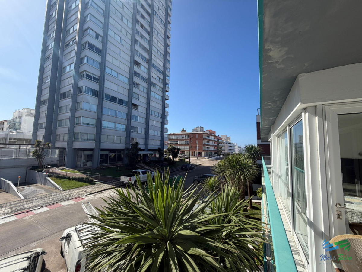 Apartamento ID.5896 - Apartamento de 1 dormitorio en Venta en Punta del este , Península , Bajos gastos a pasos del mar 