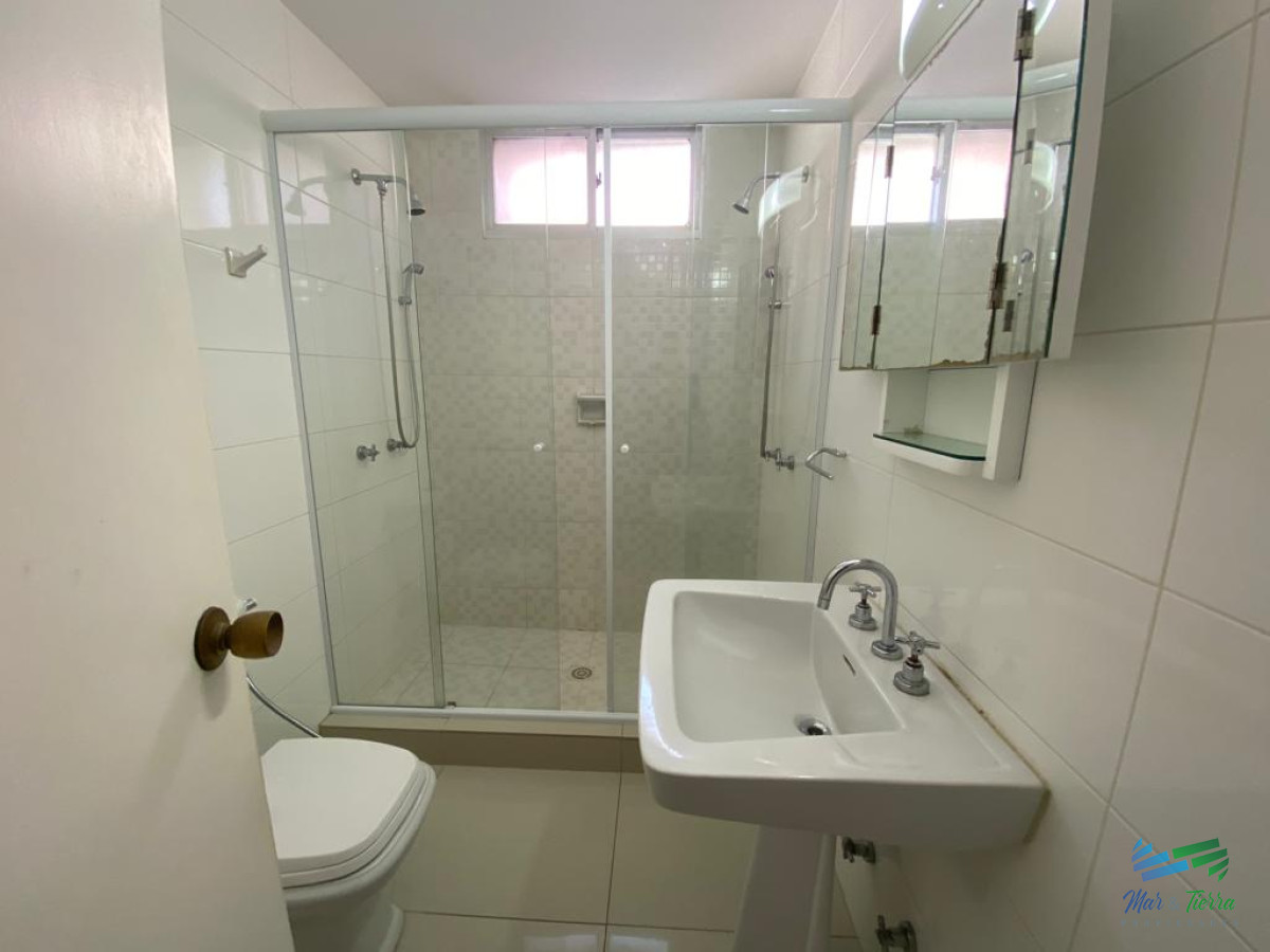 Apartamento ID.4878 - En venta apartamento 2 dormitorios sobre calle 20, Peninsula, Punta del Este