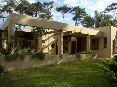 Casa en Alquiler de 3 Dormitorios en Rincón del Indio , Punta del este  - Ref : EQP7697