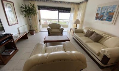 Venta apartamento 3 dormitorios Playa Mansa