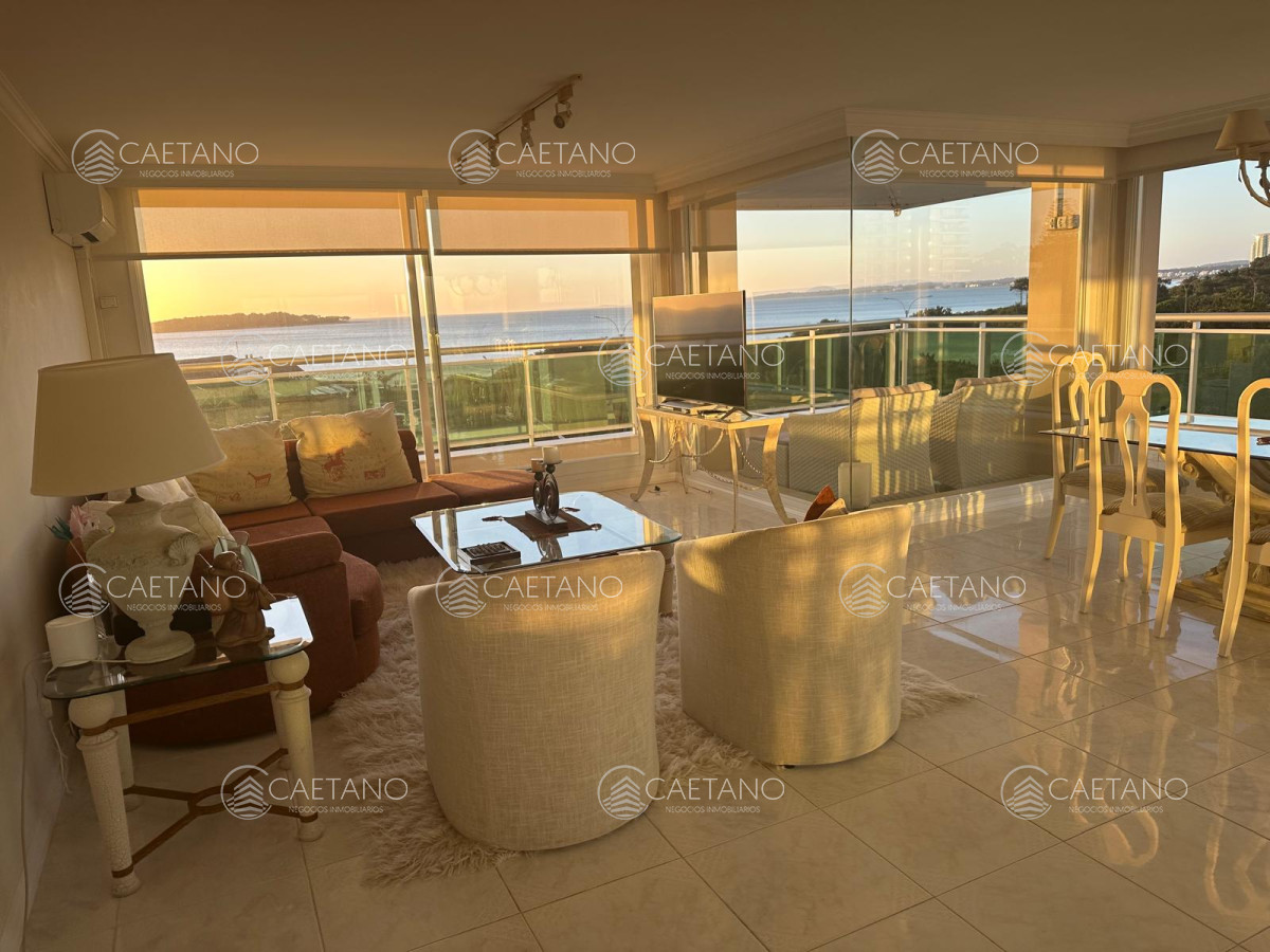 Apartamento en Alquiler temporal de 3 dormitorios en Coral Tower , Punta del este , Playa mansa  - DMC16101A