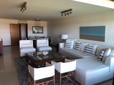Primera línea sobre Rincón del Indio, Punta del Este