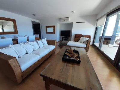 Apartamento en venta de 2 dormitorios en Terraza de la Laguna, Punta del Este.