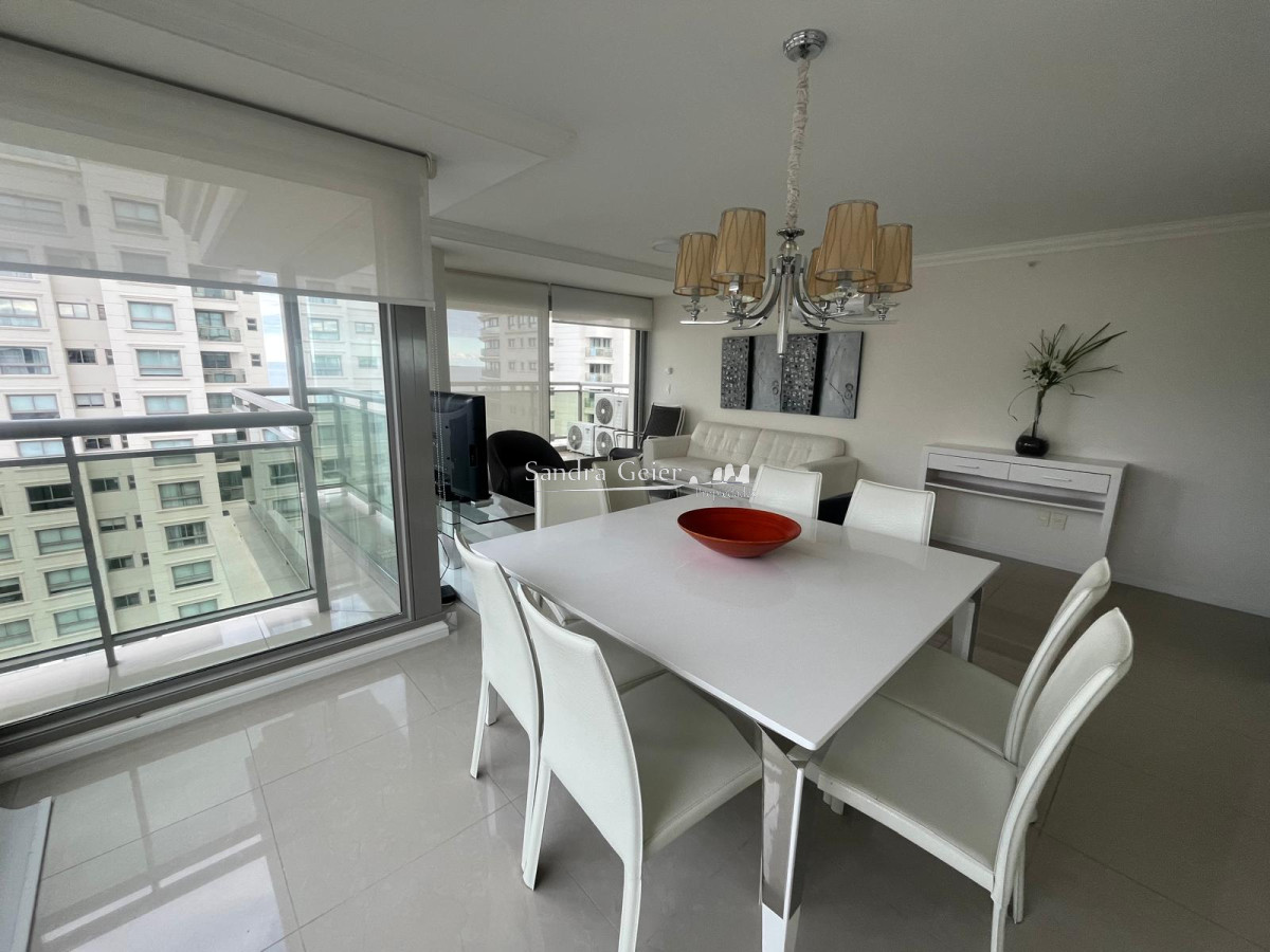 Apartamento ID.3305 - Apartamento en Venta de 2 dormitorios en Punta del este , Playa Brava , Torre Imperiale 