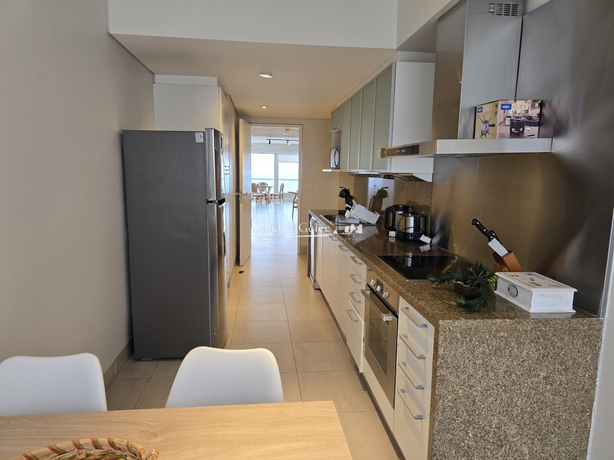 Apartamento ID.1892 - Premiun sobre playa brava.