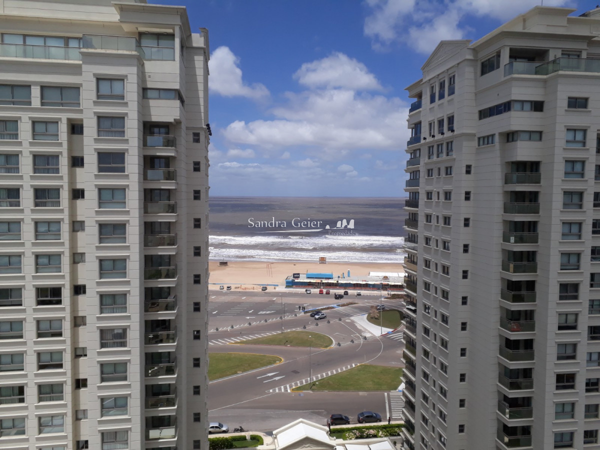 Apartamento ID.3305 - Apartamento en Venta de 2 dormitorios en Punta del este , Playa Brava , Torre Imperiale 