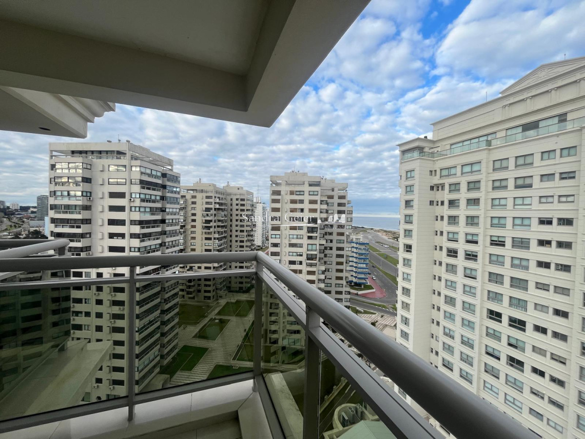 Apartamento ID.3305 - Apartamento en Venta de 2 dormitorios en Punta del este , Playa Brava , Torre Imperiale 
