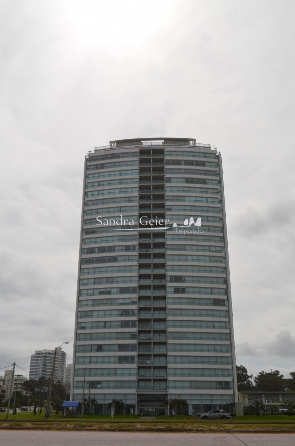 Apartamento ID.1892 - Premiun sobre playa brava.