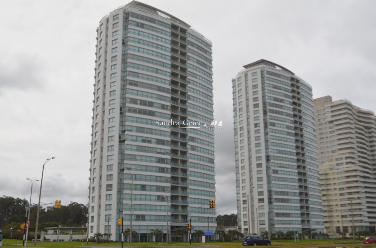 Apartamento ID.1892 - Premiun sobre playa brava.