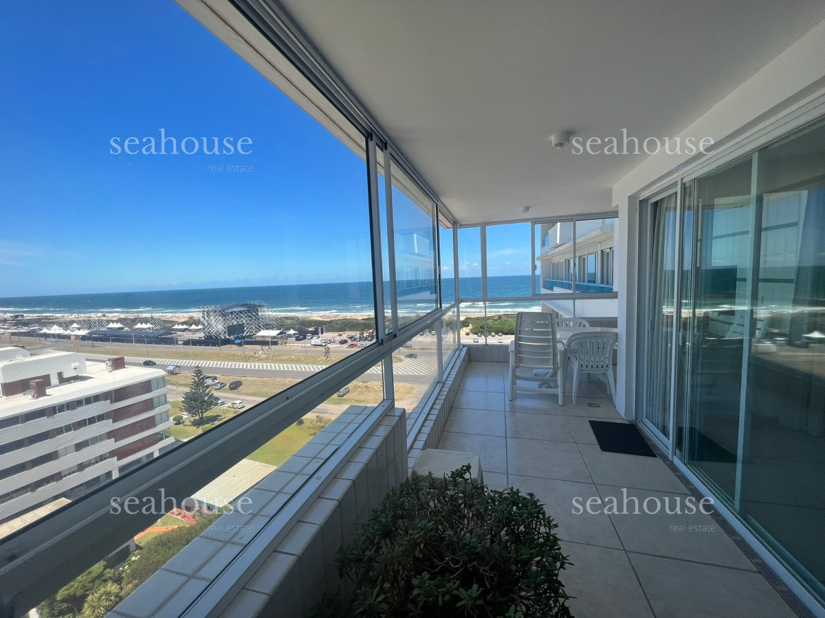 Apartamento Ref.130 - Piso alto frente al mar con parrilla propia.