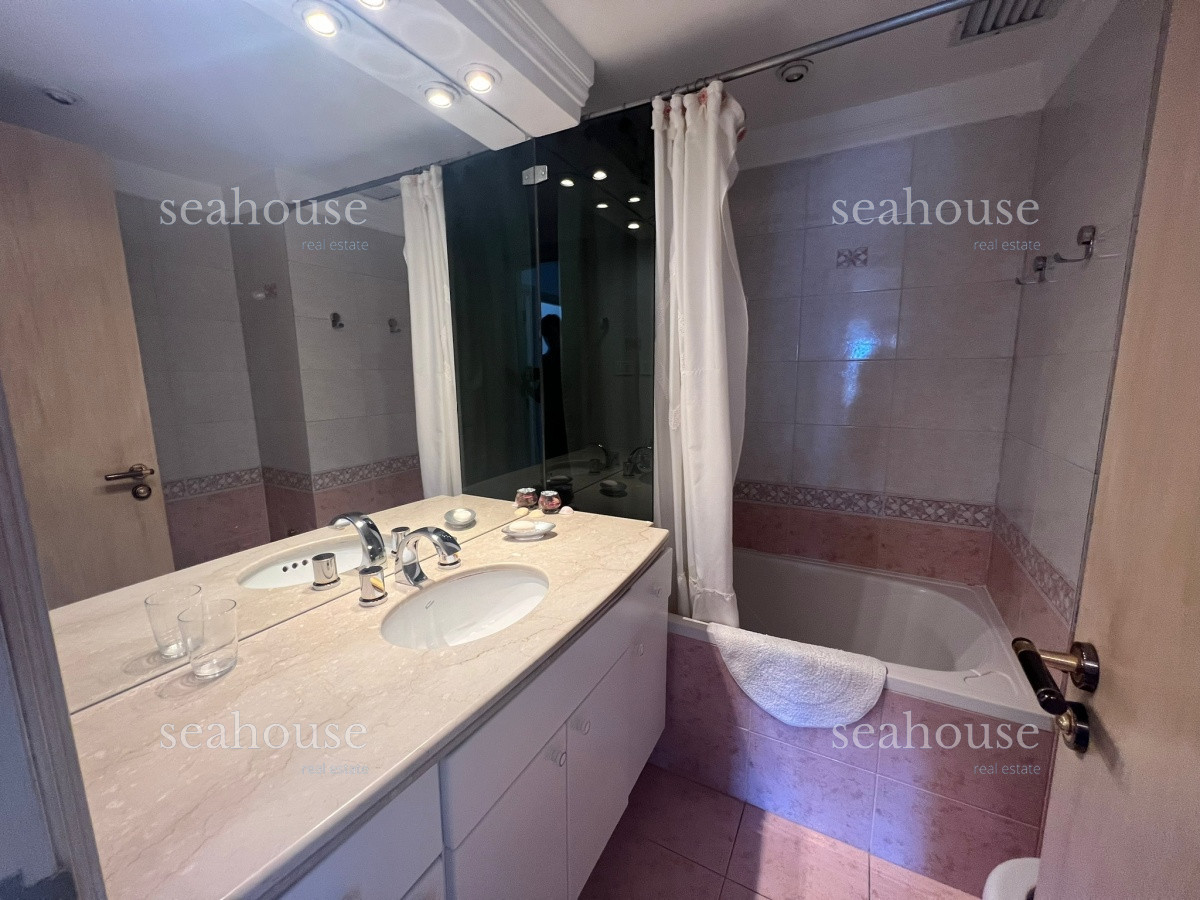 Apartamento Ref.130 - Piso alto frente al mar con parrilla propia.