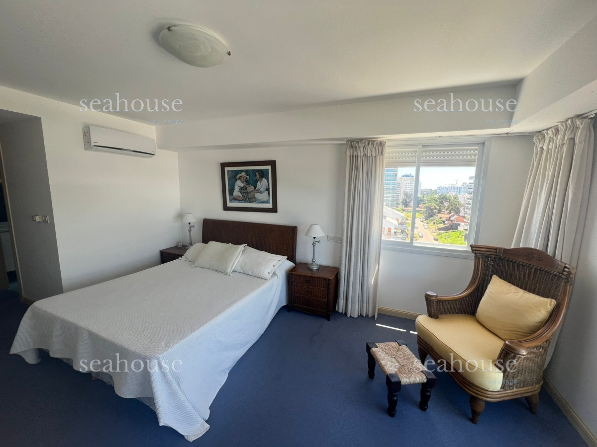 Apartamento Ref.130 - Piso alto frente al mar con parrilla propia.
