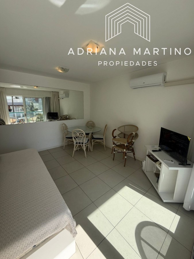 Apartamento ID.71866 - Apartamento de 1 dormitorio en Venta en Punta del este , Península , Bajos gastos a pasos del mar 