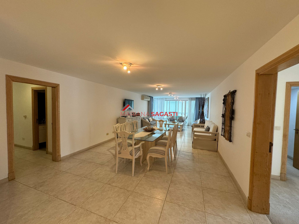 Apartamento ID.3996 - Brava, 3 dormitorios y dependencia