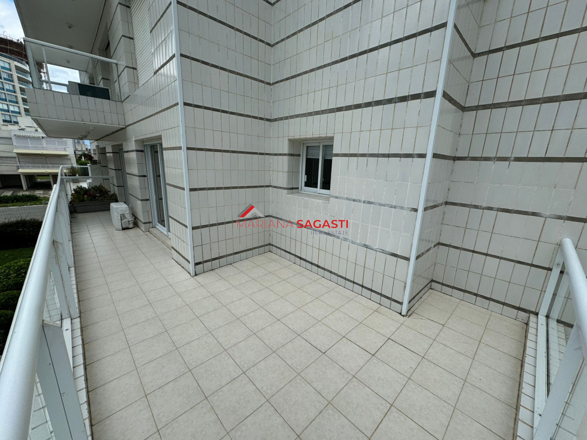 Apartamento ID.3996 - Brava, 3 dormitorios y dependencia
