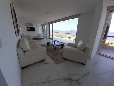 Apartamento en Mansa, 4 dormitorios y parrillero