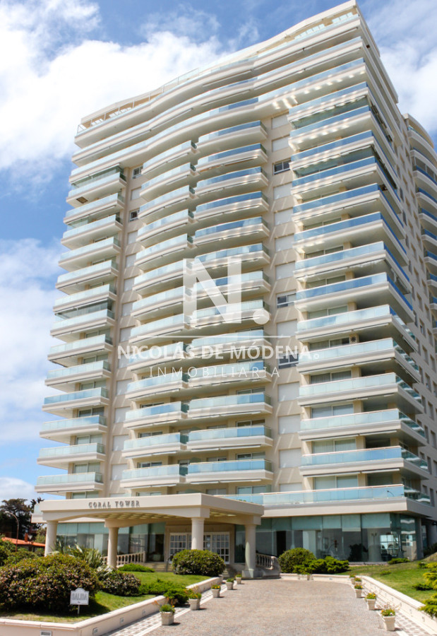 Apartamento en Venta de 3 Dormitorios en Edificio Coral , Punta del este , Playa Mansa  - NDM30114A