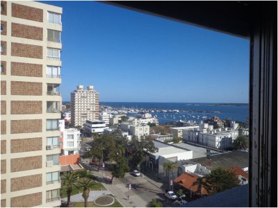 Piso alto con vista al puerto
