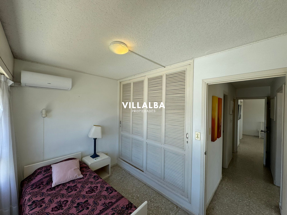 Apartamento ID.4135 - Apartamento en Venta de 3 dormitorios en Torre de las américas , Punta del este , Peninsula 