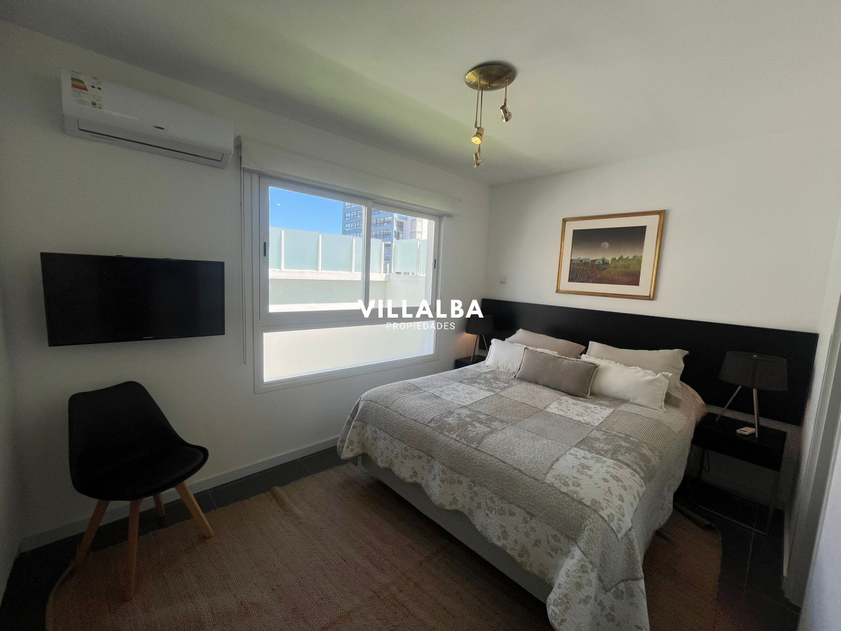 Apartamento ID.4136 - Apartamento en Venta de 2 dormitorios en Punta del este , Península , Gorlero 