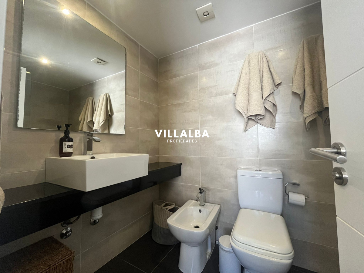 Apartamento ID.4136 - Apartamento en Venta de 2 dormitorios en Punta del este , Península , Gorlero 