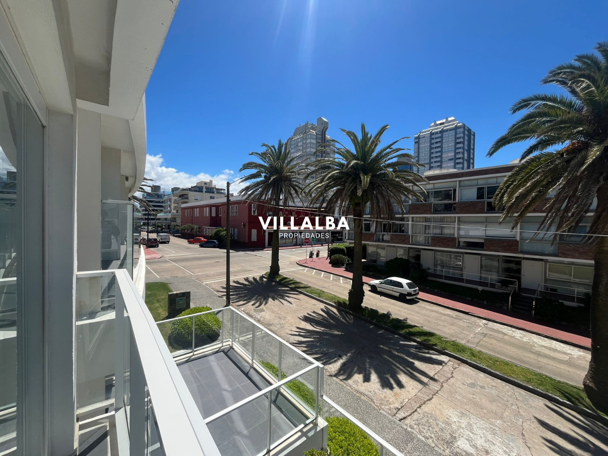 Apartamento ID.4136 - Apartamento en Venta de 2 dormitorios en Punta del este , Península , Gorlero 