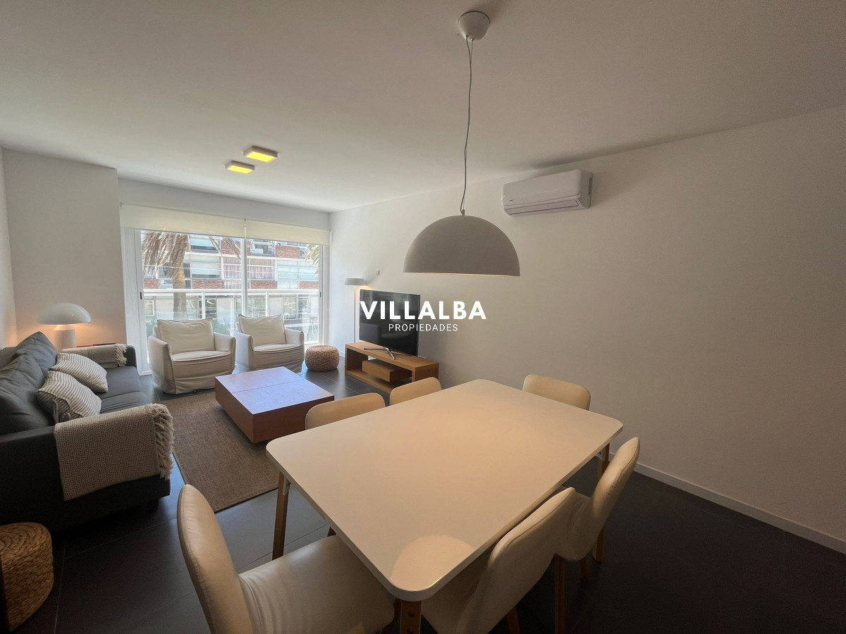 Apartamento ID.4136 - Apartamento en Venta de 2 dormitorios en Punta del este , Península , Gorlero 