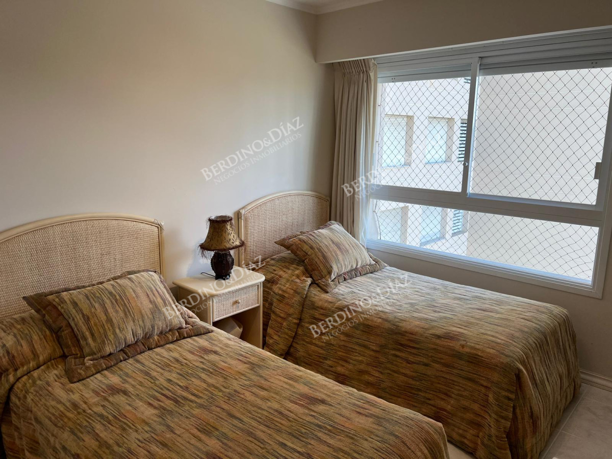 Apartamento ID.2789 - Apartamento en venta primera linea Mansa 3 dormitorios