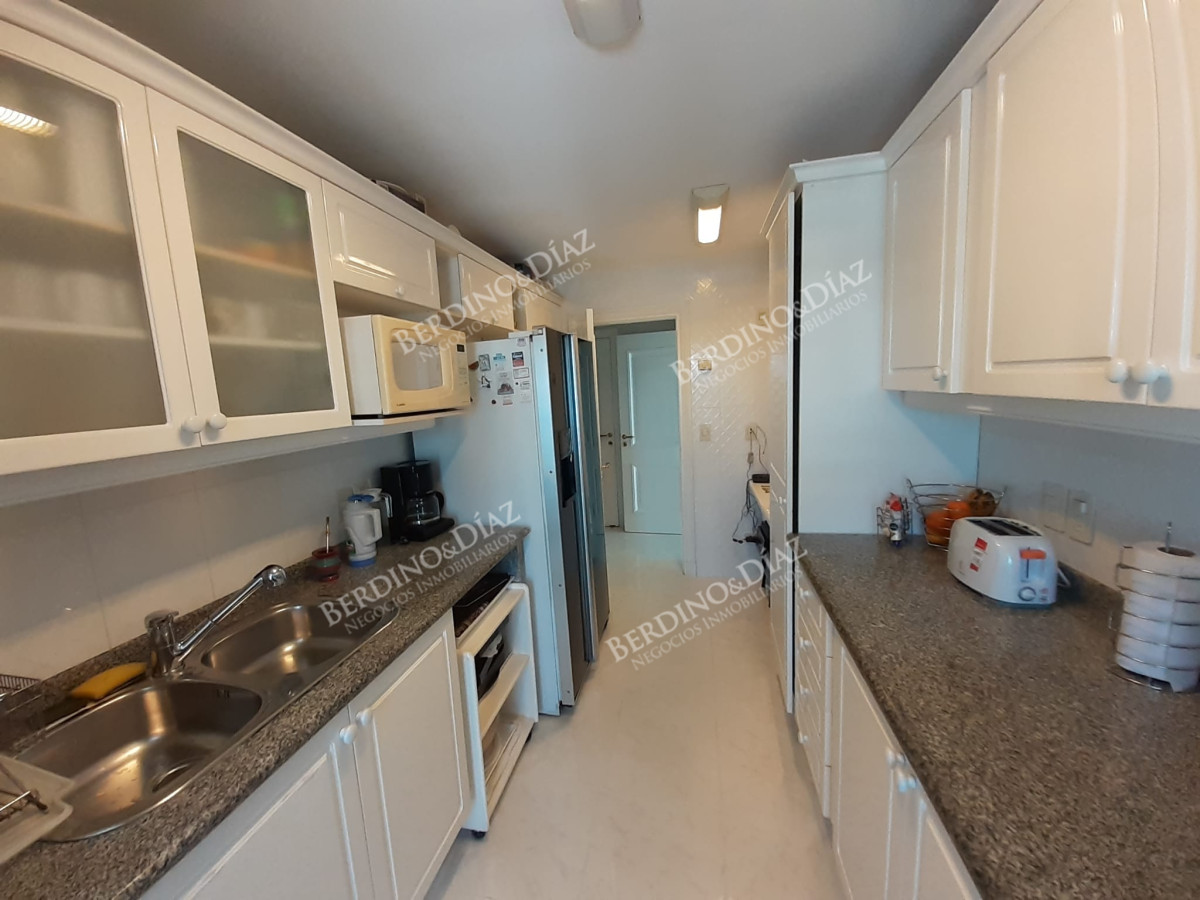 Apartamento ID.2794 - Apartmantoo en venta en edificio de Alta gama en playa mansa