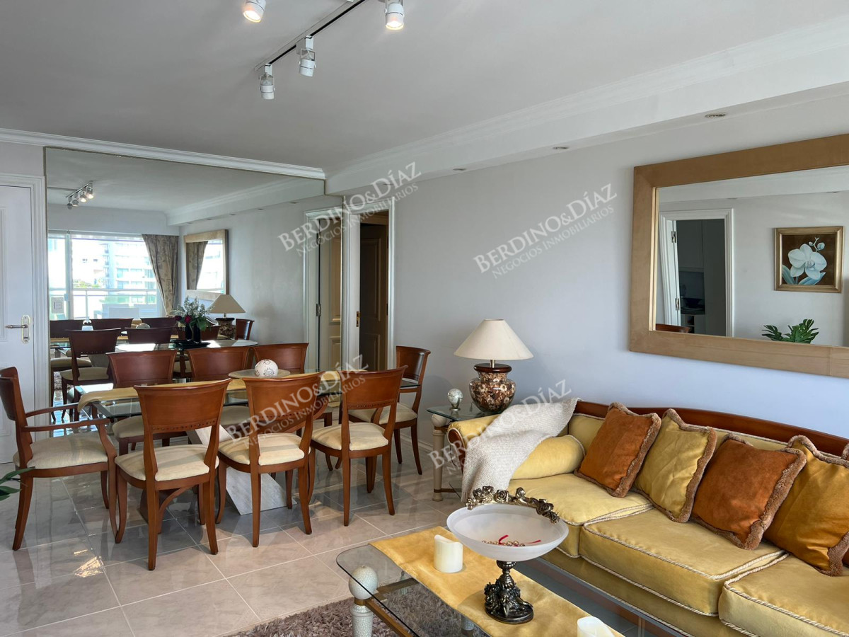 Apartamento ID.2789 - Apartamento en venta primera linea Mansa 3 dormitorios