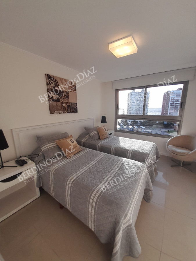 Apartamento ID.2937 - Apartamento en Alquiler de 3 dormitorios en Punta del este , Torre Imperiale , Playa Mansa 