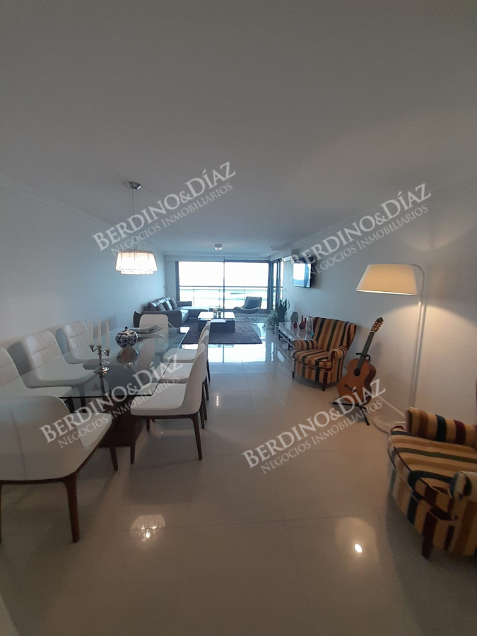 Apartamento ID.2937 - Apartamento en Alquiler de 3 dormitorios en Punta del este , Torre Imperiale , Playa Mansa 